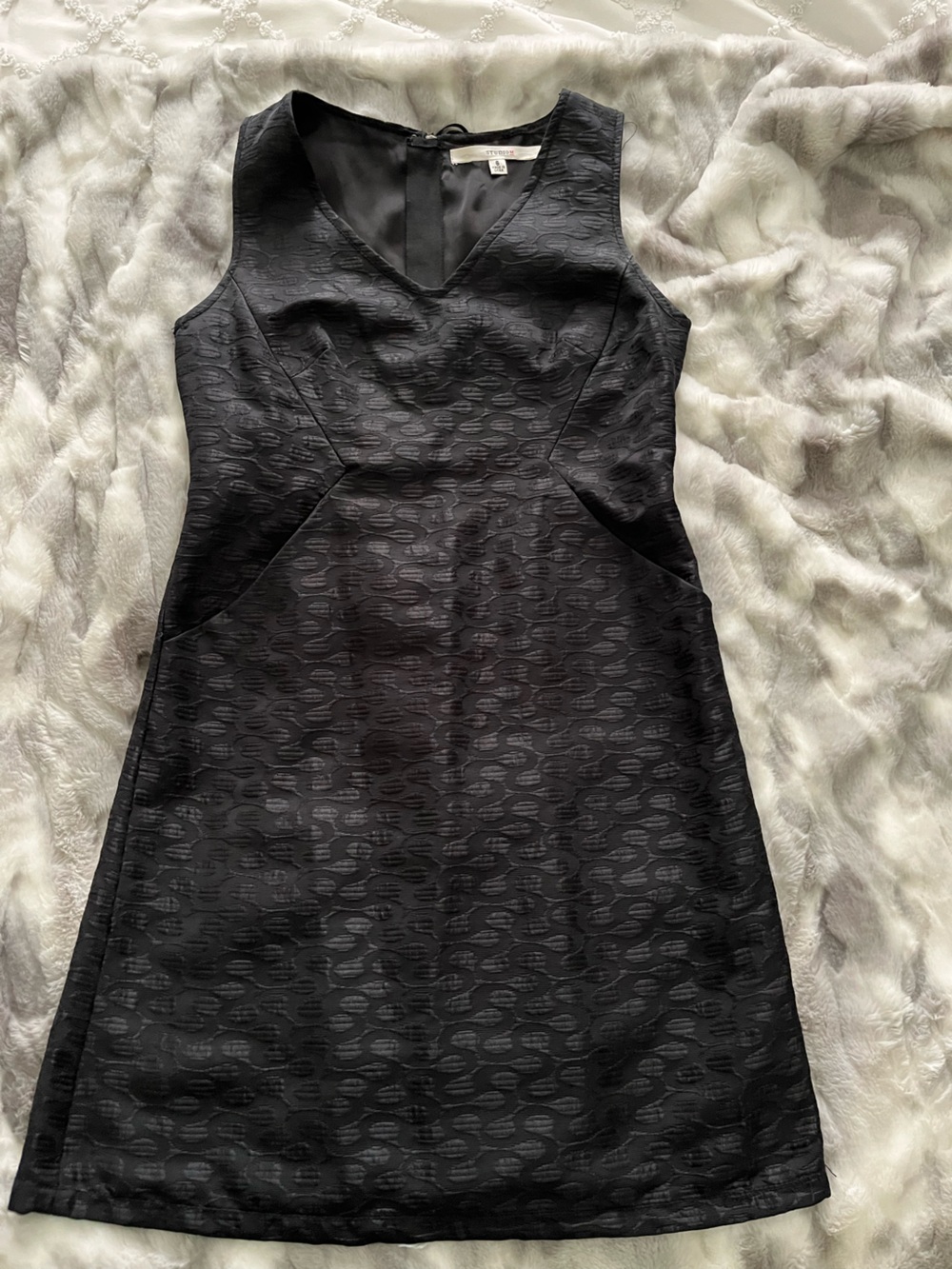 Studio M Black Textured V-Neck Sheath Dress